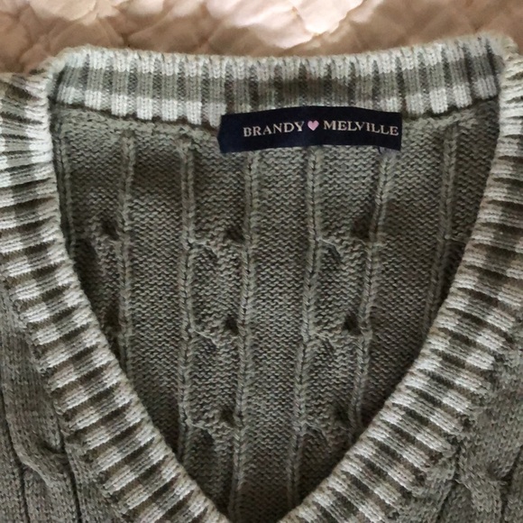 Brandy Melville 100% cotton cable knit vest in sage green with lighter stripe - Picture 2 of 7